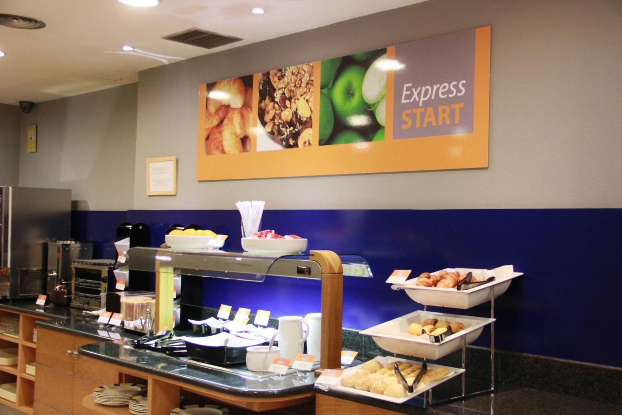 Holiday Inn Express San Sebastian De Los Reyes By Ihg Ngoại thất bức ảnh