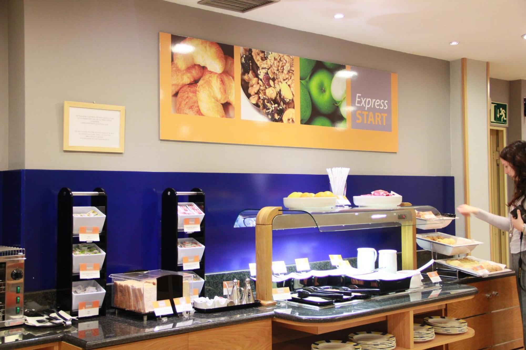 Holiday Inn Express San Sebastian De Los Reyes By Ihg Ngoại thất bức ảnh