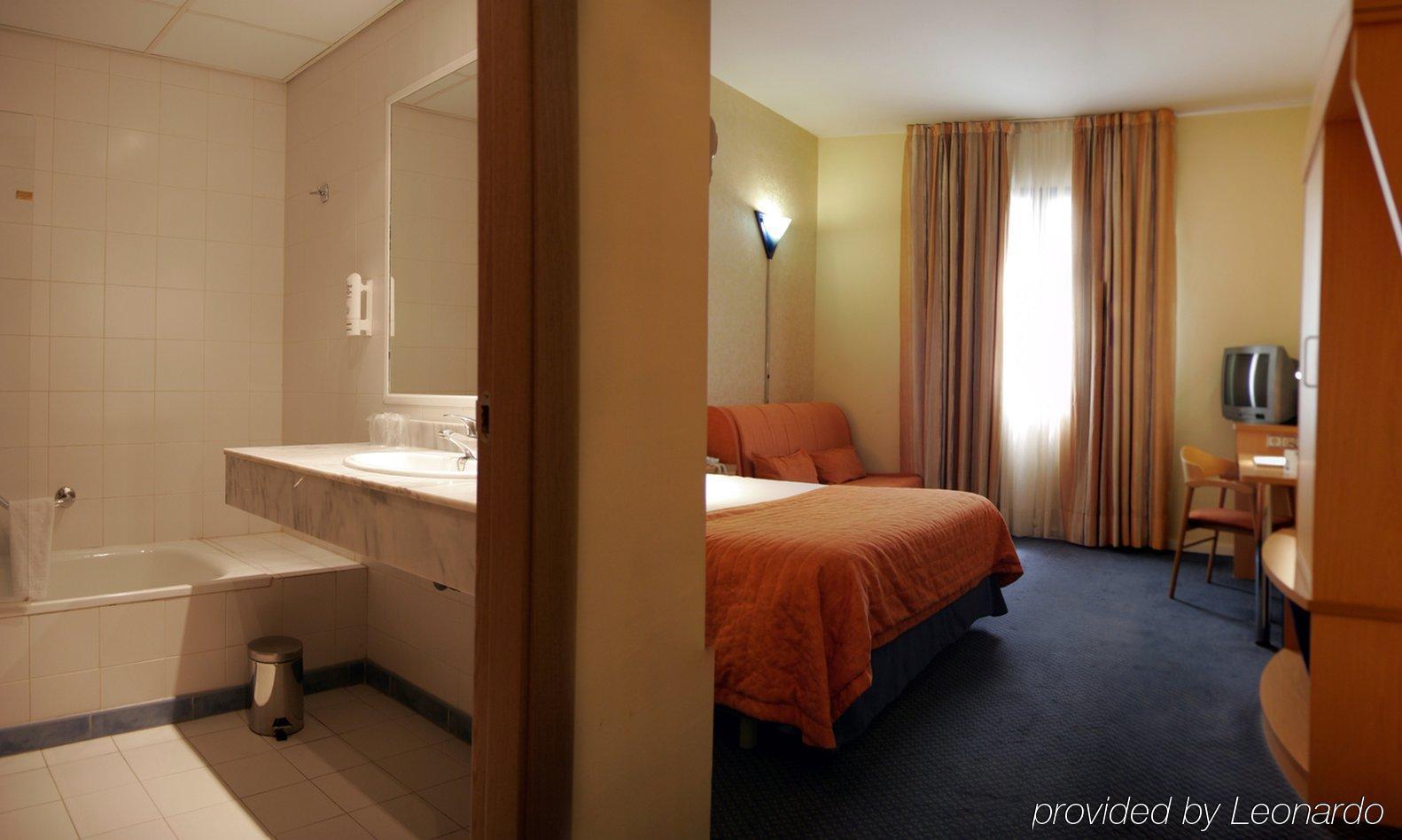 Holiday Inn Express San Sebastian De Los Reyes By Ihg Phòng bức ảnh