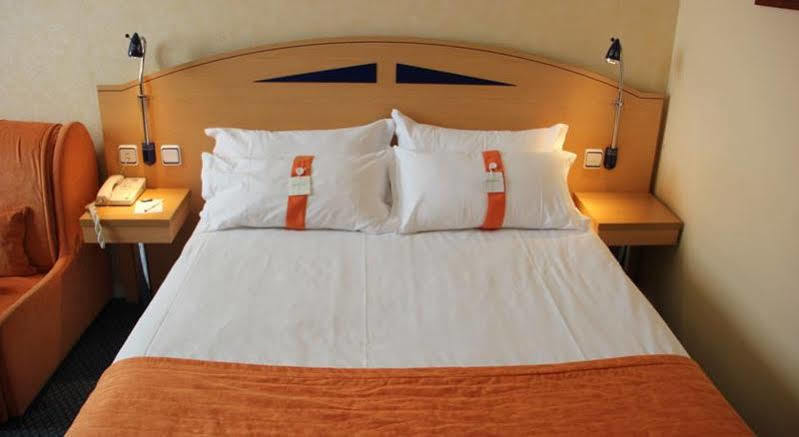 Holiday Inn Express San Sebastian De Los Reyes By Ihg Ngoại thất bức ảnh